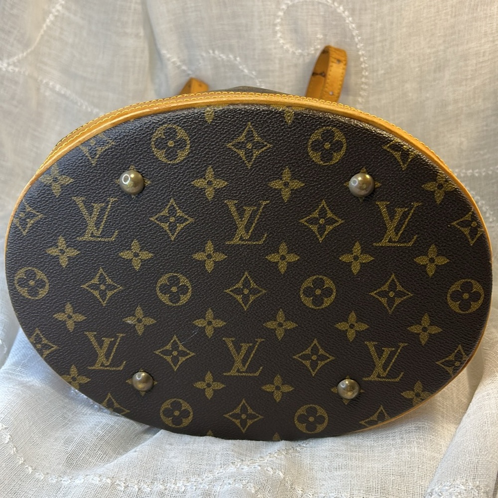 Louis Vuitton leather large bucket GM bag with chain leash inside - Picture 6 of 16